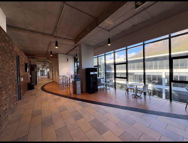 1,587M² OFFICE TO LET IN WOODSTOCK